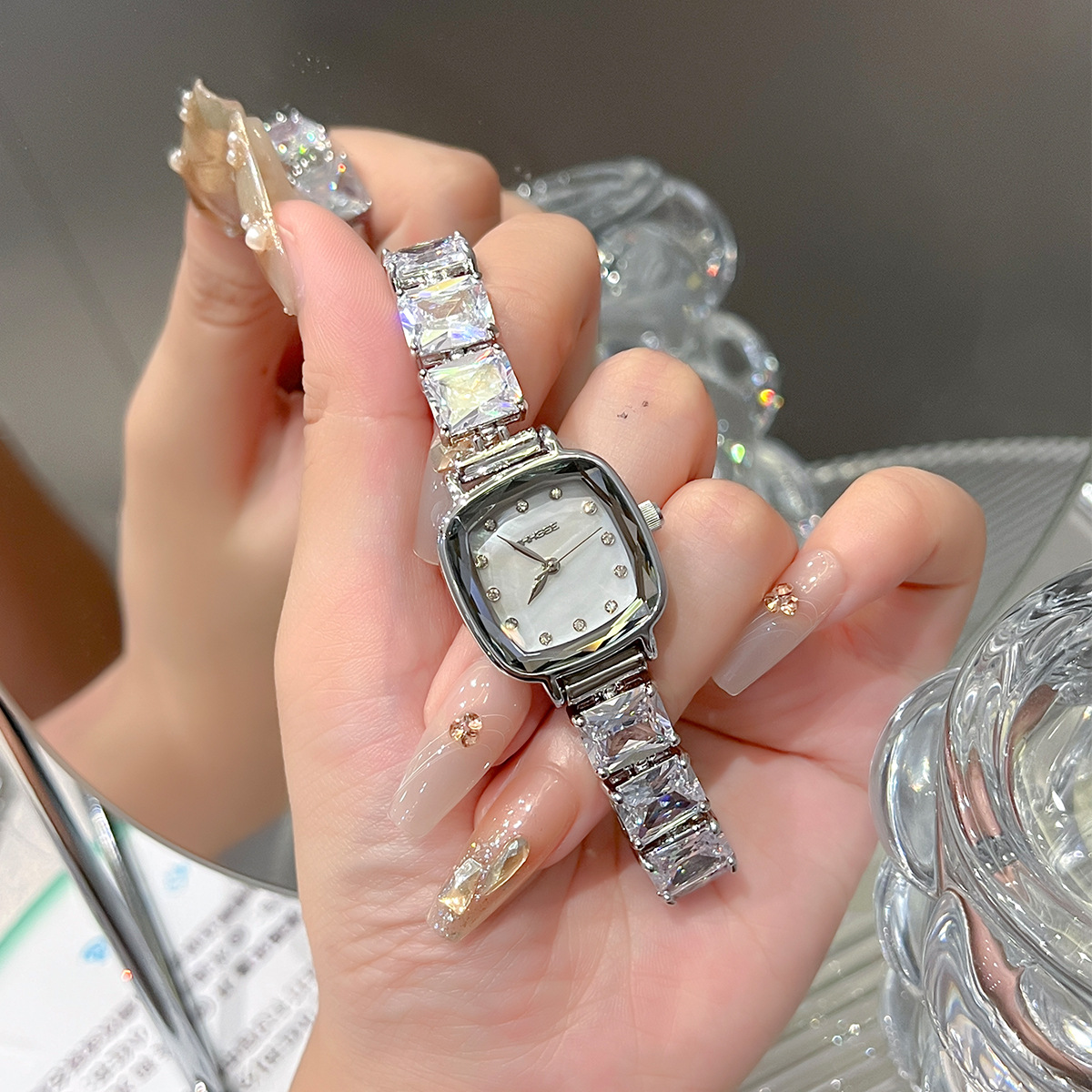 2025 High-end Women Watch Diam - Luxury Watch Square 评论和价格