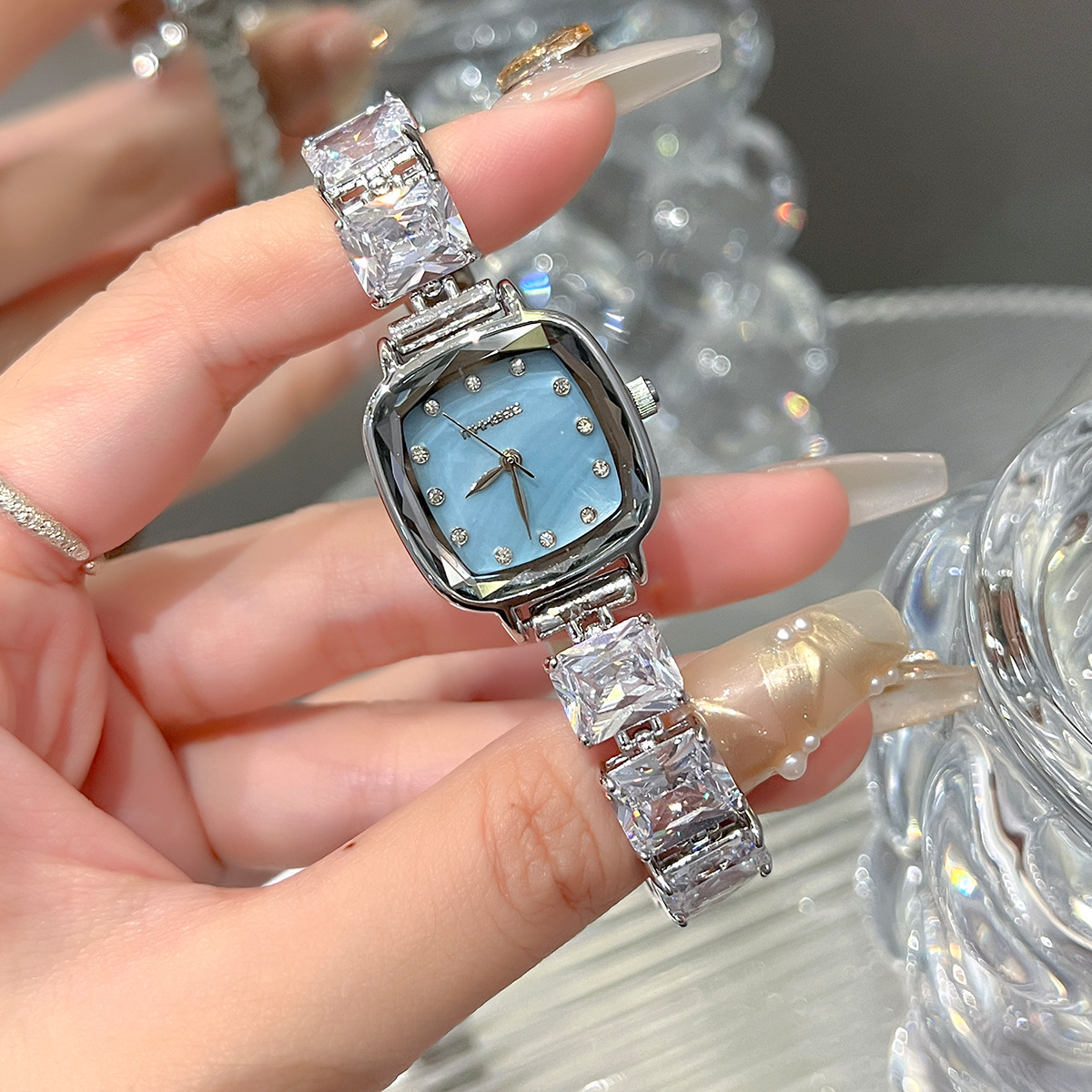 2025 High-end Women Watch Diam - Luxury Watch Square 评论和价格