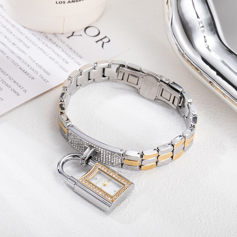 Concave shaped lock head brace - Luxury Watch Square 评论和价格