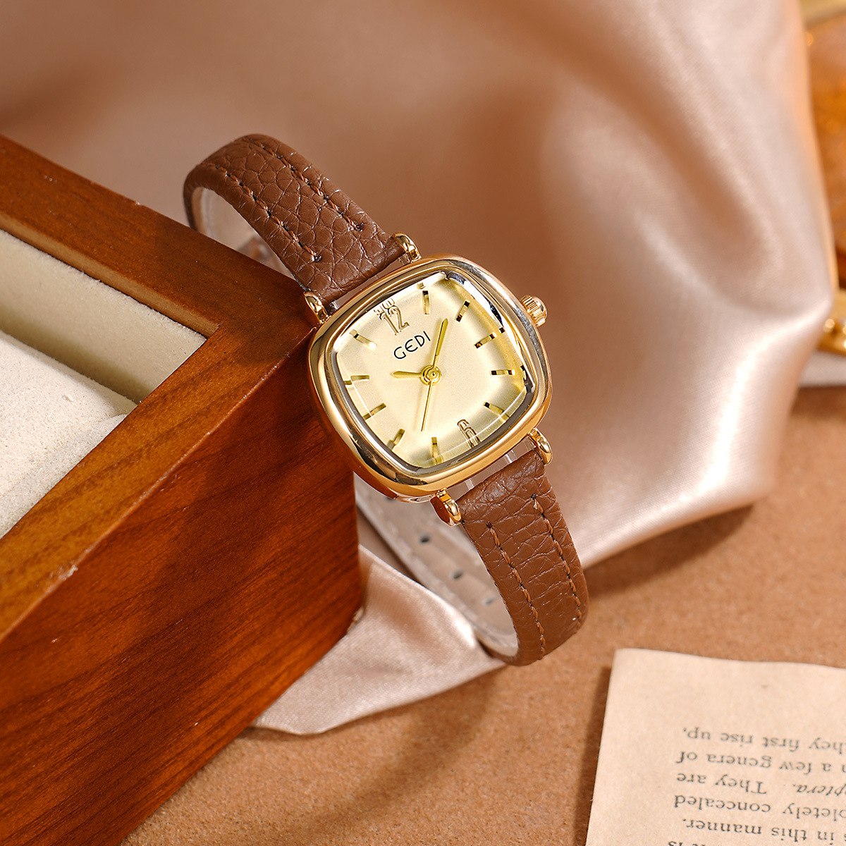 UTHAI 61018 CQ490 Simplicity,  - Luxury Watch Values 评论和价格